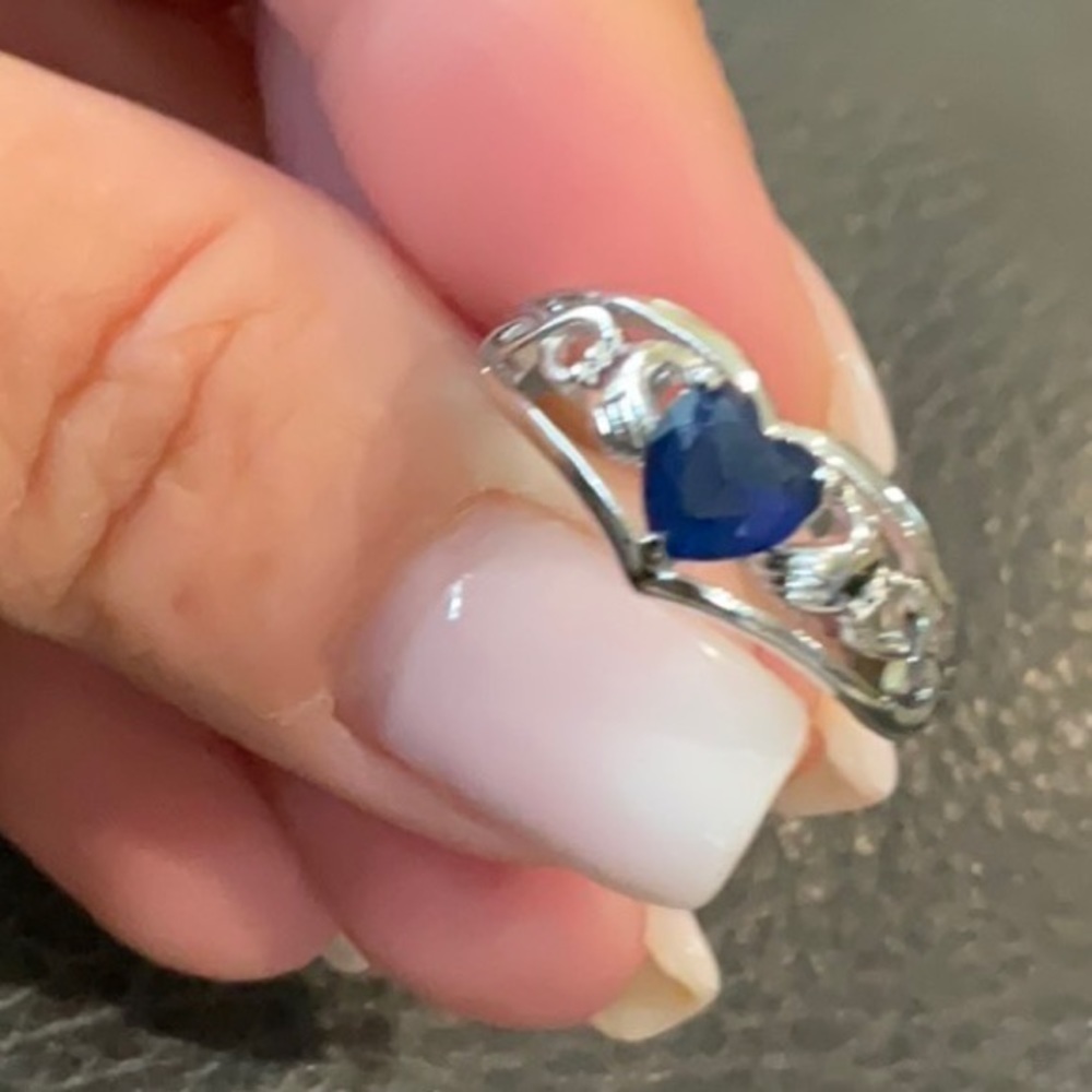 Silver Tone Heart Gemstone Decor Fashionable Ring in Size 8